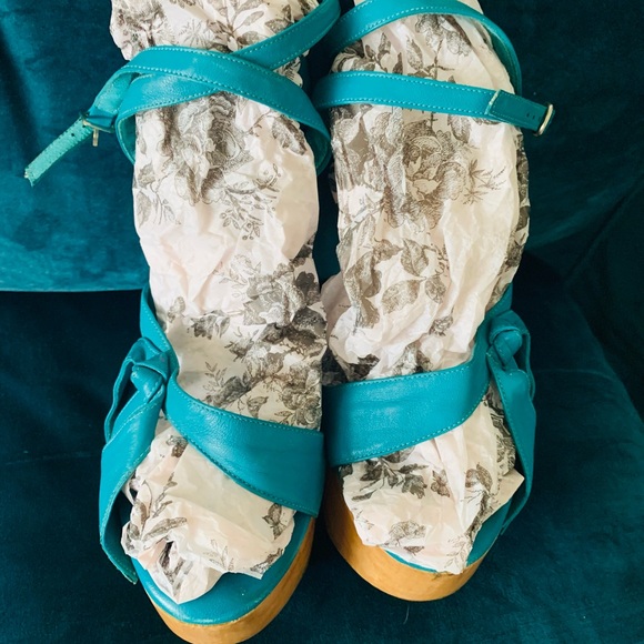 Platform heels - Picture 3 of 4